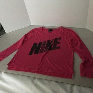 NWOT Nike Women's Long Sleeve Crew Neck T-Shirt Small  Style 678954 Fucshia